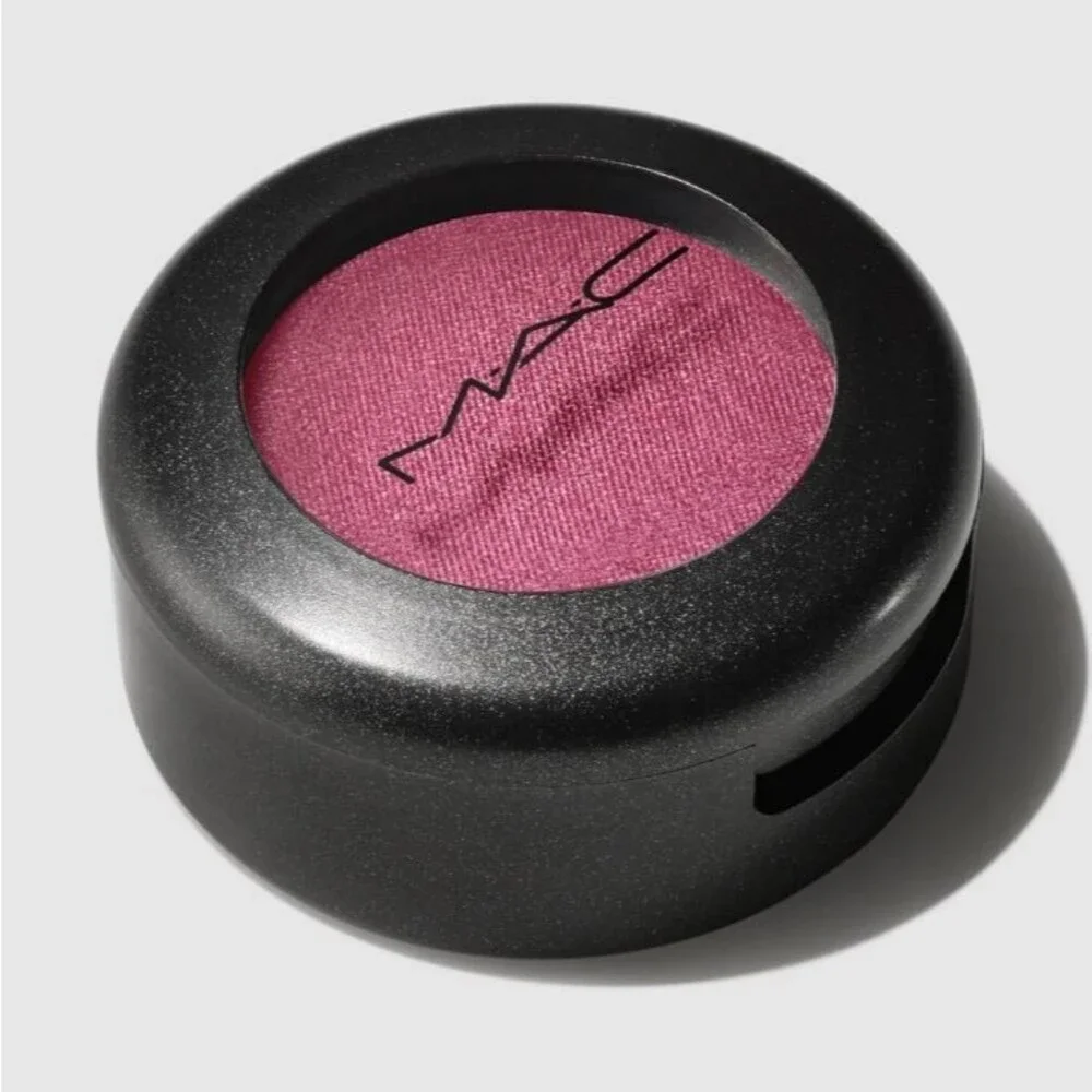 MAC LEFT YOU ON RED Eye Shadow ~ Intense Red Violet Duochrome Metallic Frost